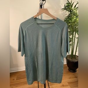 Men’s lululemon green active tshirt